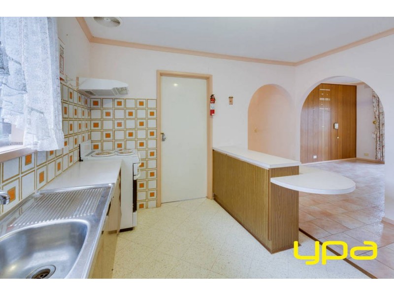 4 Glamis Place, Melton West VIC 3337