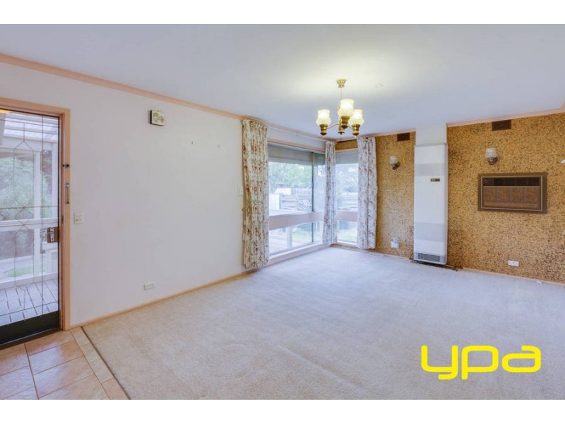 4 Glamis Place, Melton West VIC 3337