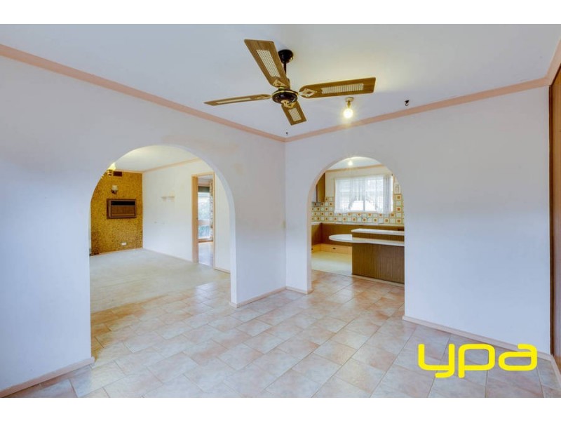 4 Glamis Place, Melton West VIC 3337