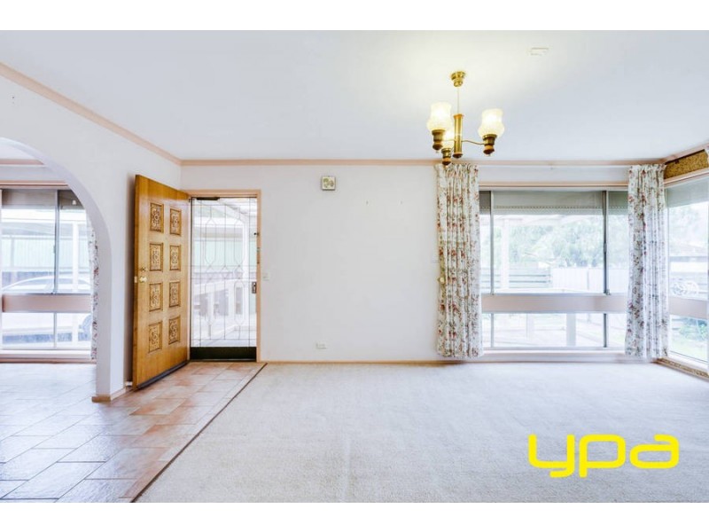 4 Glamis Place, Melton West VIC 3337