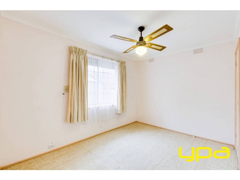 4 Glamis Place, Melton West VIC 3337