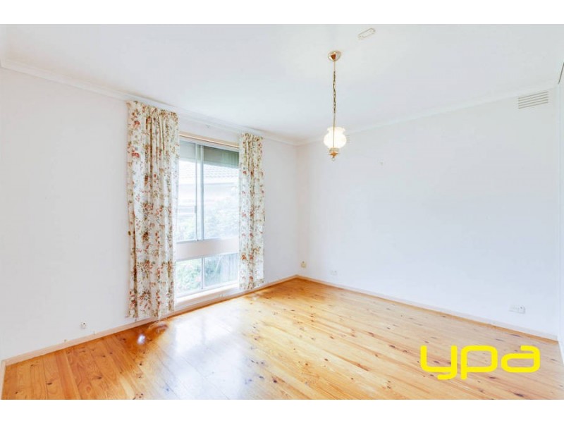 4 Glamis Place, Melton West VIC 3337