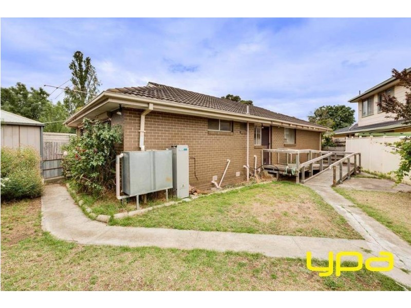 4 Glamis Place, Melton West VIC 3337