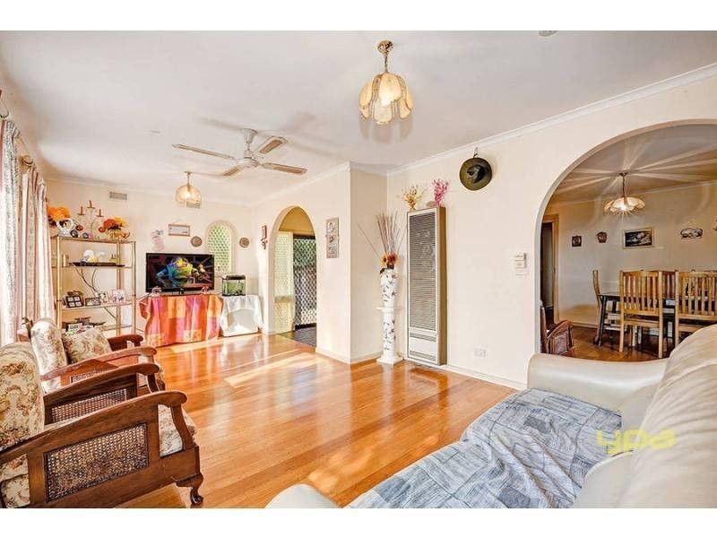 22 Bourke Road, Melton South VIC 3338