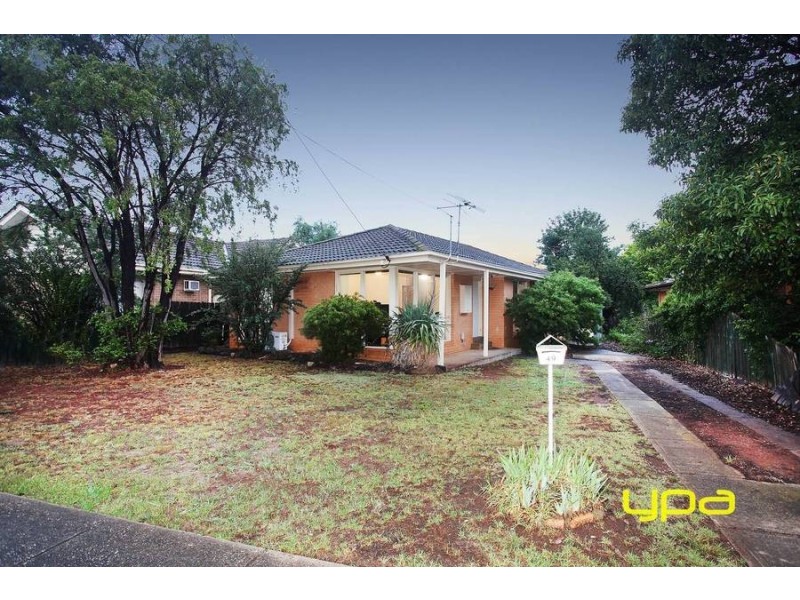 49 Falcon Drive, Melton VIC 3337