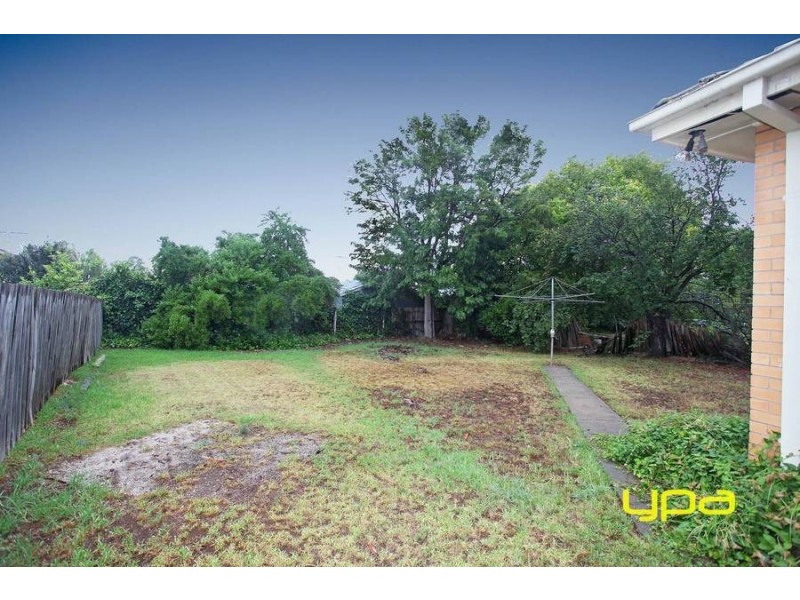 49 Falcon Drive, Melton VIC 3337