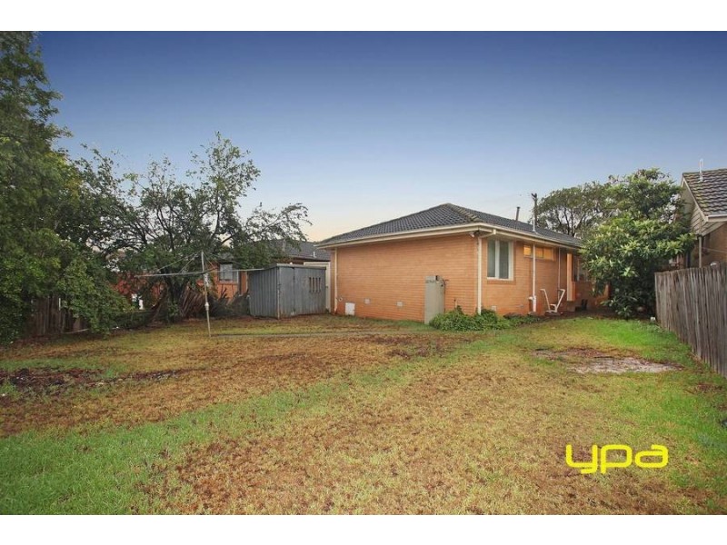 49 Falcon Drive, Melton VIC 3337