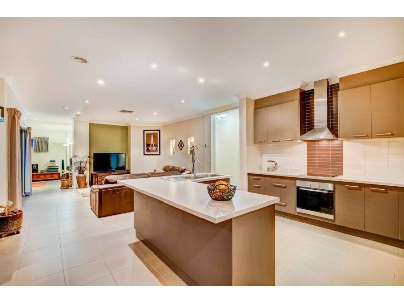 8 Bunya Drive, Brookfield VIC 3338