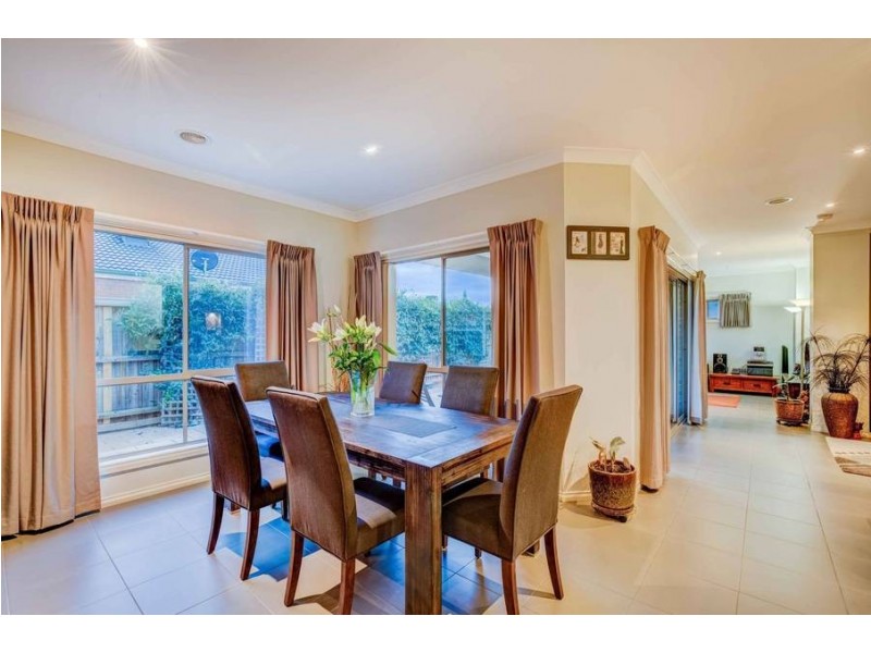 8 Bunya Drive, Brookfield VIC 3338