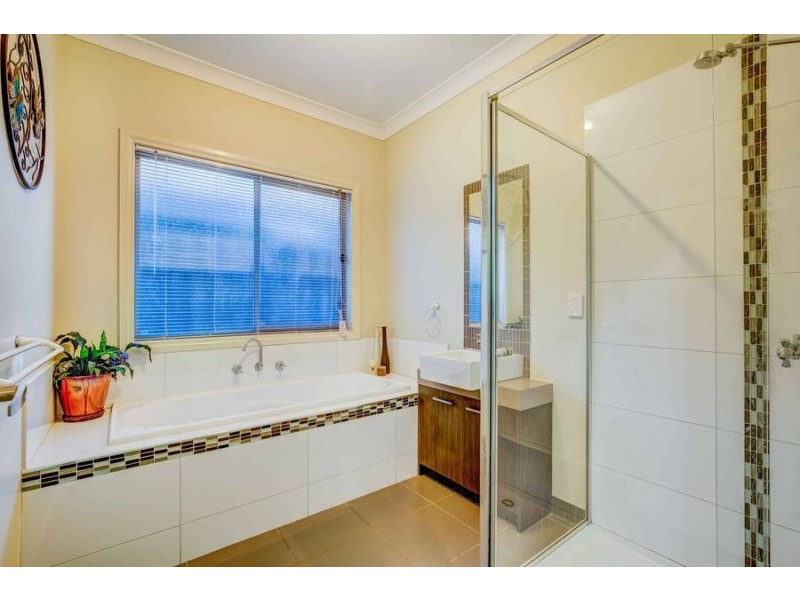 8 Bunya Drive, Brookfield VIC 3338
