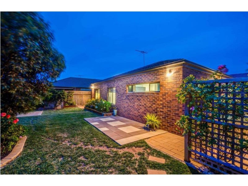 8 Bunya Drive, Brookfield VIC 3338