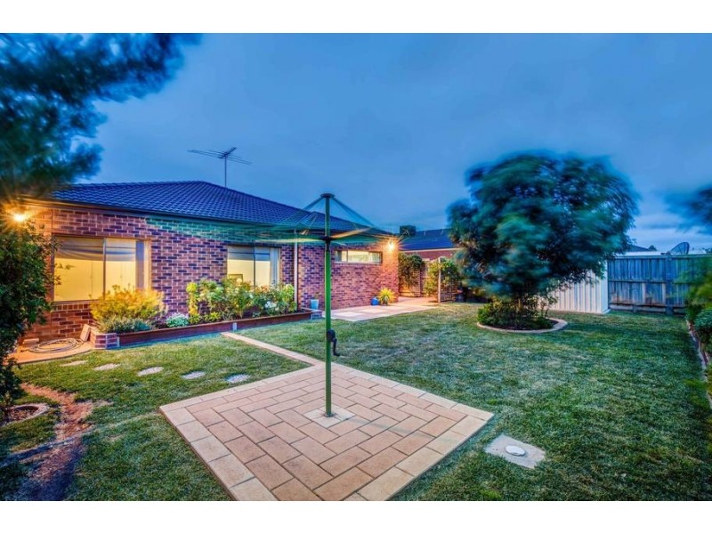 8 Bunya Drive, Brookfield VIC 3338