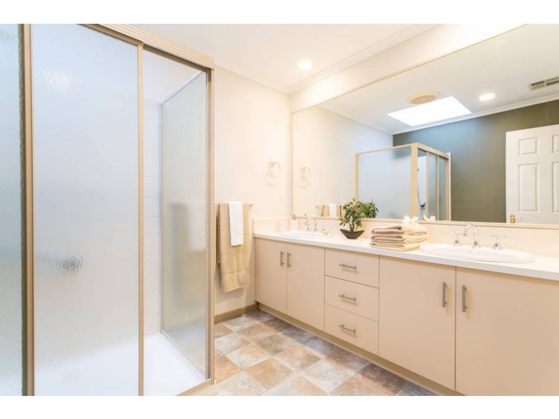 50 Springbank Way, Brookfield VIC 3338