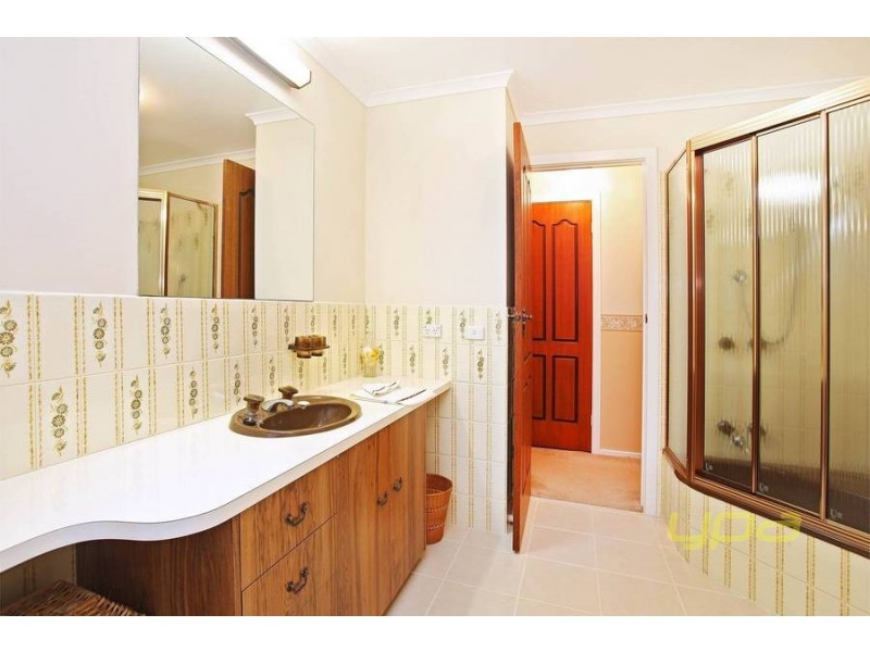 1 Valerie Court, Melton South VIC 3338