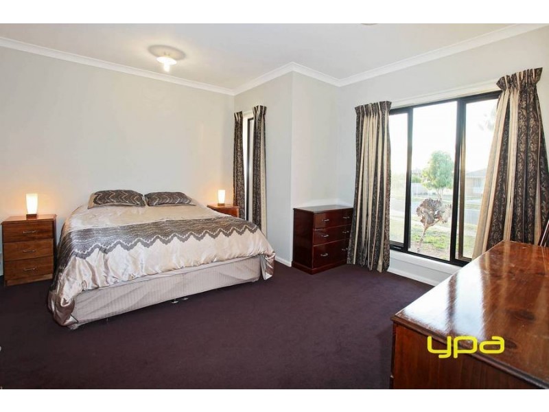 4 Golden Wattle Way, Melton West VIC 3337