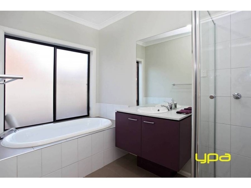 4 Golden Wattle Way, Melton West VIC 3337