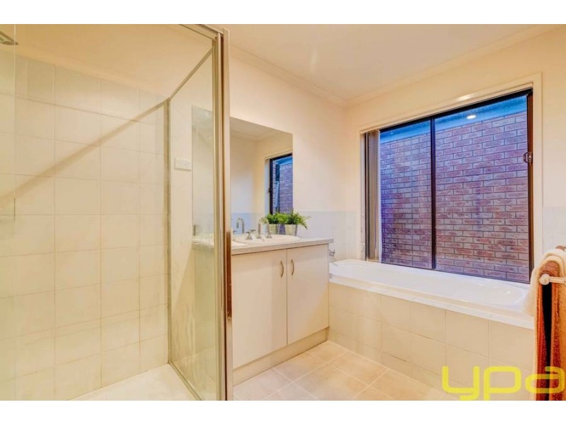 22 Fairhaven Boulevard, Melton West VIC 3337