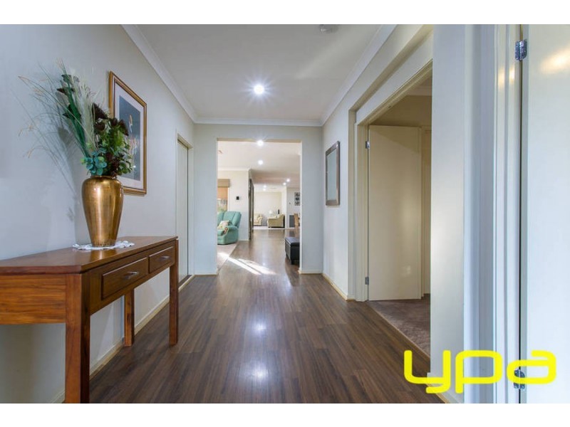 9 Indigo Square, Brookfield VIC 3338