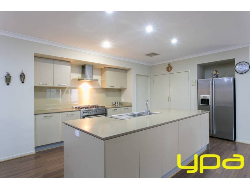 9 Indigo Square, Brookfield VIC 3338