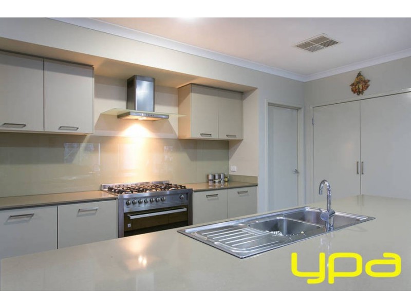 9 Indigo Square, Brookfield VIC 3338