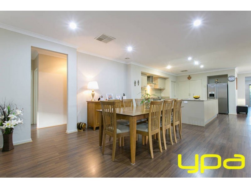 9 Indigo Square, Brookfield VIC 3338