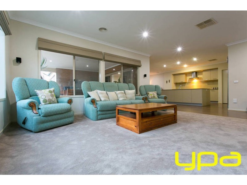 9 Indigo Square, Brookfield VIC 3338