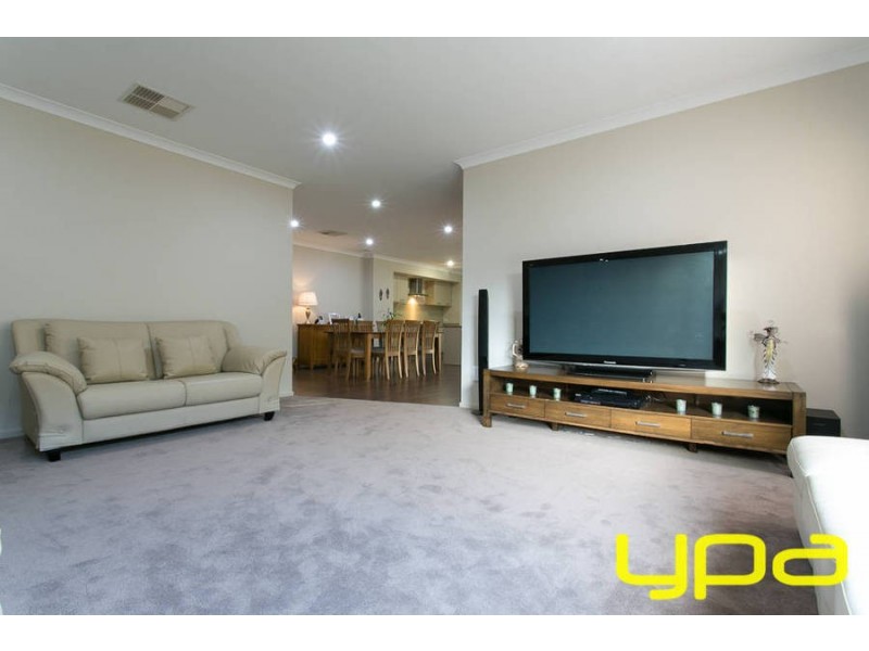 9 Indigo Square, Brookfield VIC 3338