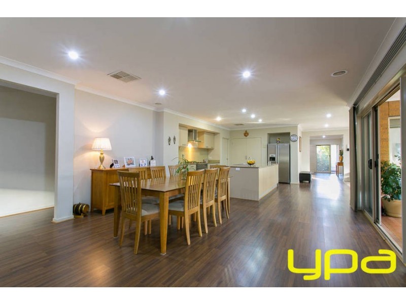 9 Indigo Square, Brookfield VIC 3338