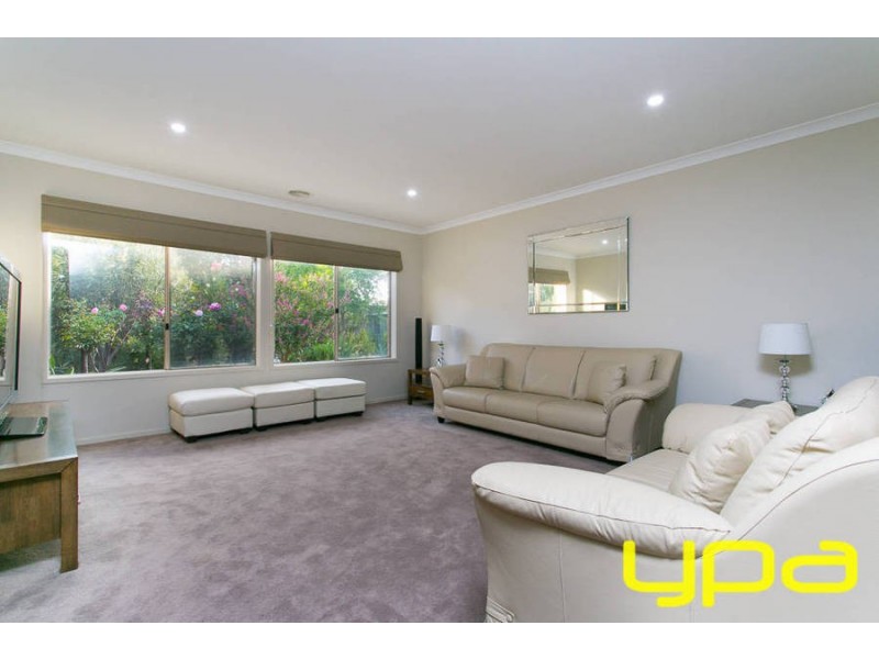 9 Indigo Square, Brookfield VIC 3338