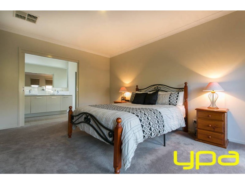 9 Indigo Square, Brookfield VIC 3338