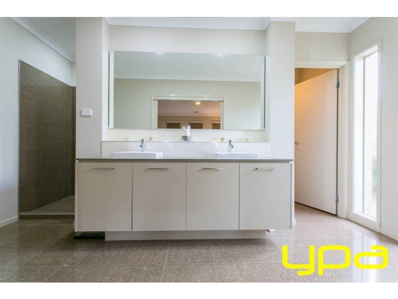 9 Indigo Square, Brookfield VIC 3338