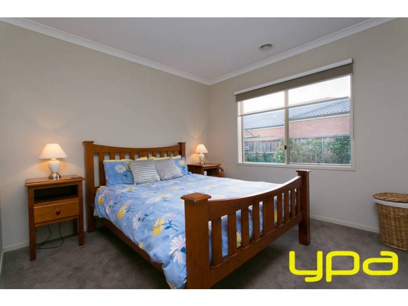 9 Indigo Square, Brookfield VIC 3338