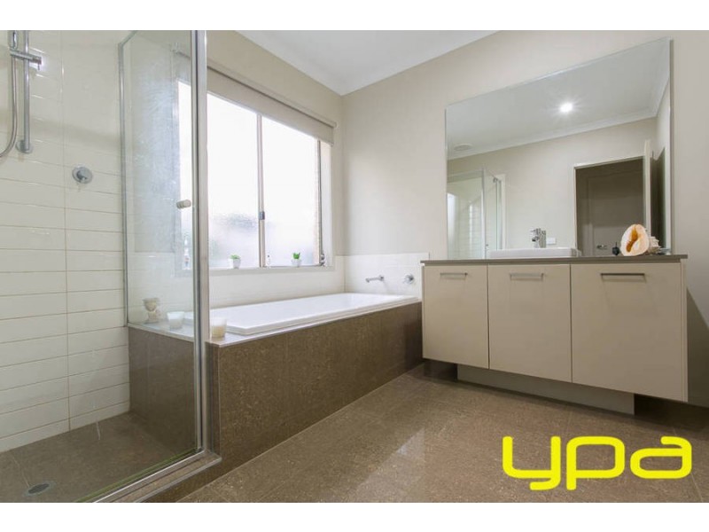 9 Indigo Square, Brookfield VIC 3338