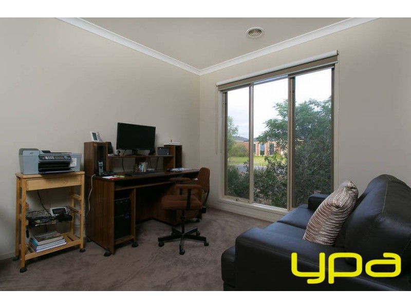 9 Indigo Square, Brookfield VIC 3338