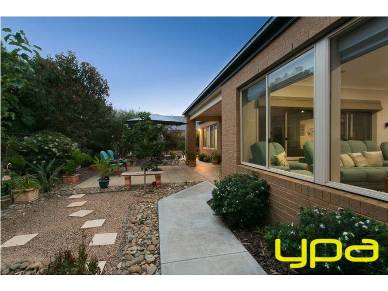 9 Indigo Square, Brookfield VIC 3338