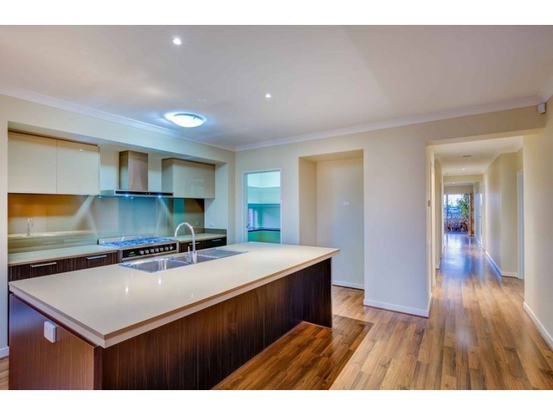 34 Triandra Drive, Brookfield VIC 3338