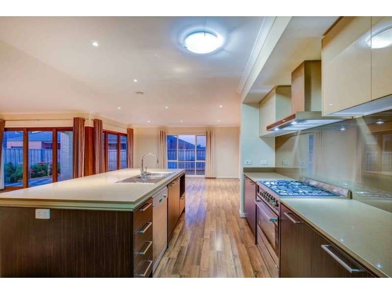 34 Triandra Drive, Brookfield VIC 3338