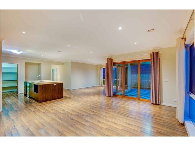 34 Triandra Drive, Brookfield VIC 3338