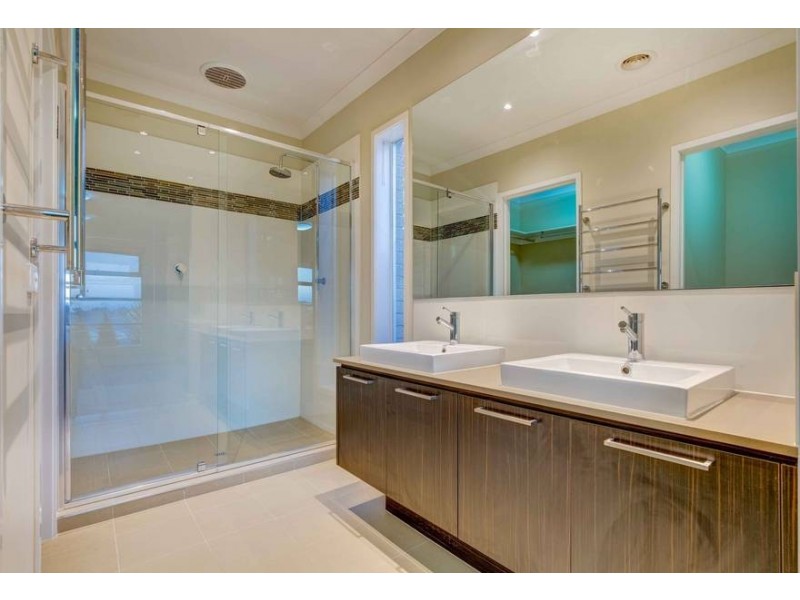 34 Triandra Drive, Brookfield VIC 3338