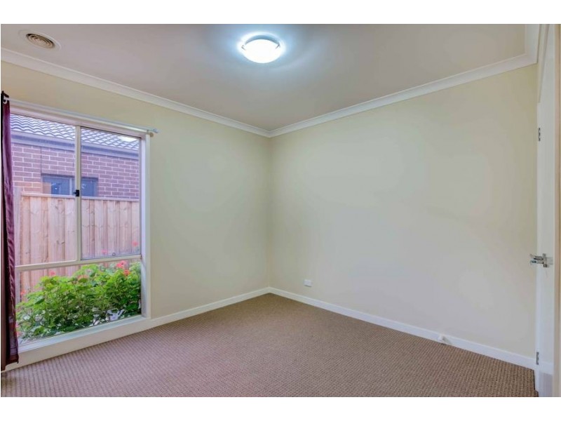 34 Triandra Drive, Brookfield VIC 3338