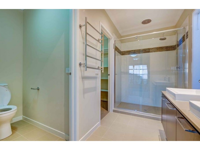 34 Triandra Drive, Brookfield VIC 3338