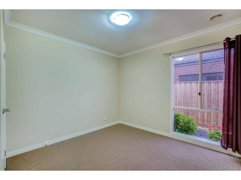 34 Triandra Drive, Brookfield VIC 3338