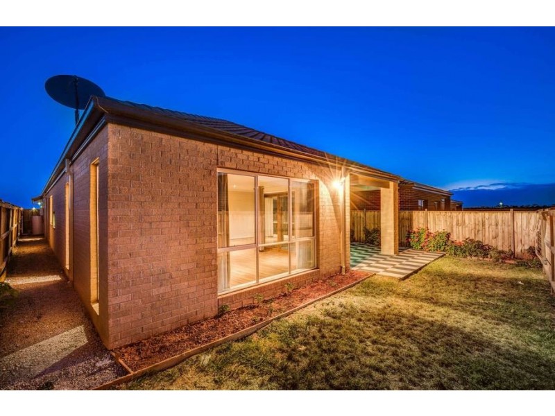 34 Triandra Drive, Brookfield VIC 3338