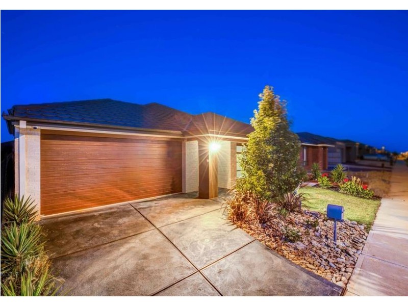 34 Triandra Drive, Brookfield VIC 3338