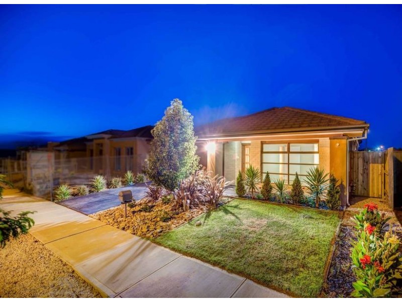 34 Triandra Drive, Brookfield VIC 3338