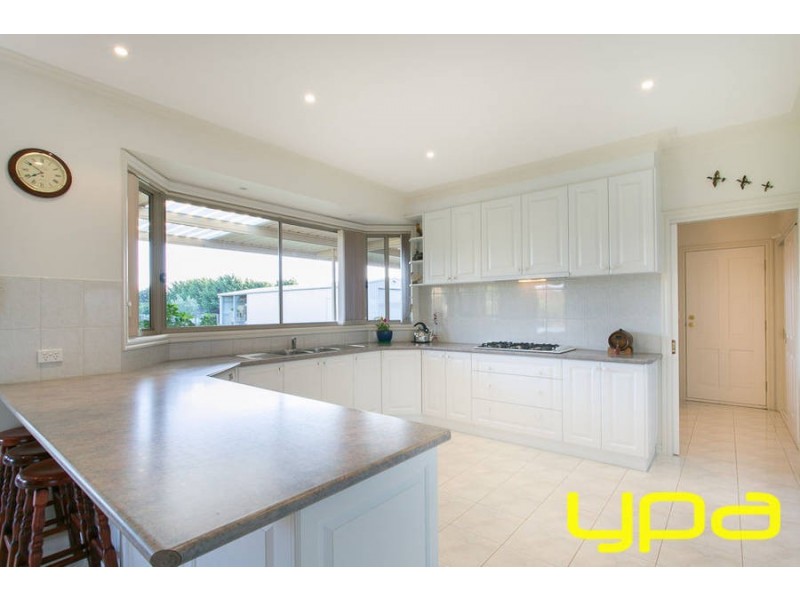 17 Connemarra Circuit, Melton VIC 3337