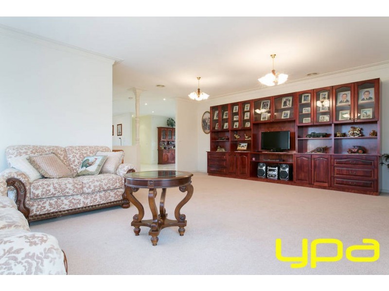 17 Connemarra Circuit, Melton VIC 3337