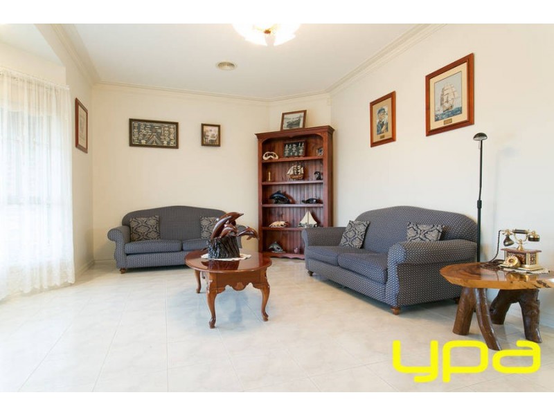 17 Connemarra Circuit, Melton VIC 3337