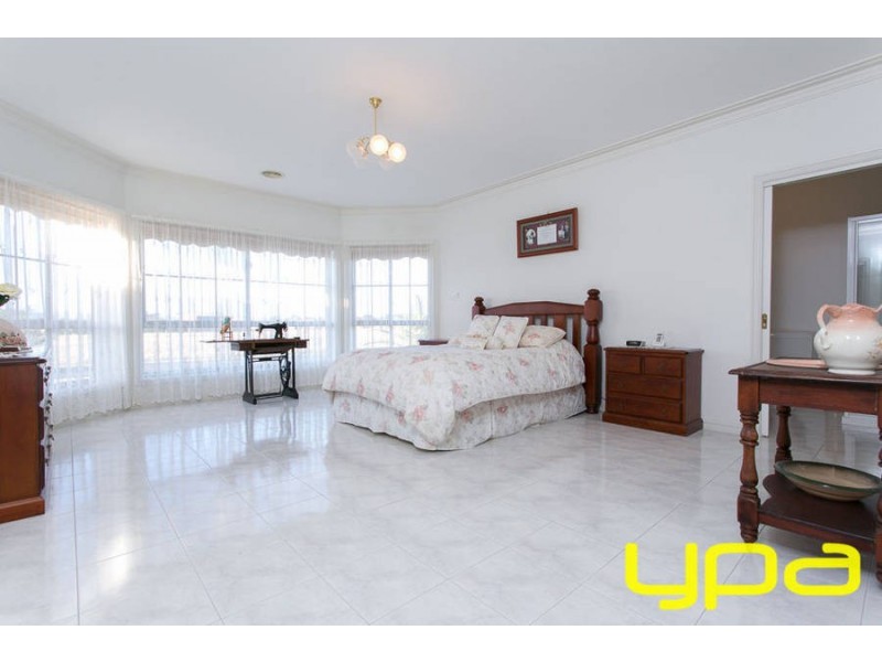 17 Connemarra Circuit, Melton VIC 3337