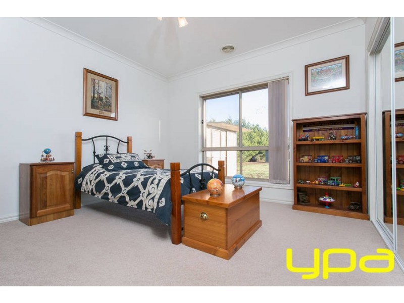 17 Connemarra Circuit, Melton VIC 3337